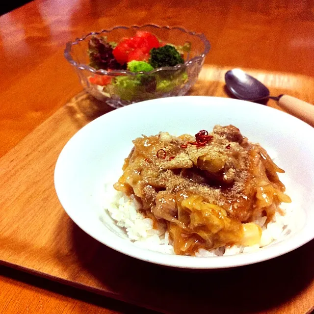 Snapdishの料理写真:キャベツともやしのシンプル中華丼。|まゆさん