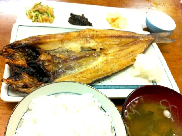 小樽の三角市場の焼き魚定食|Aiminさん