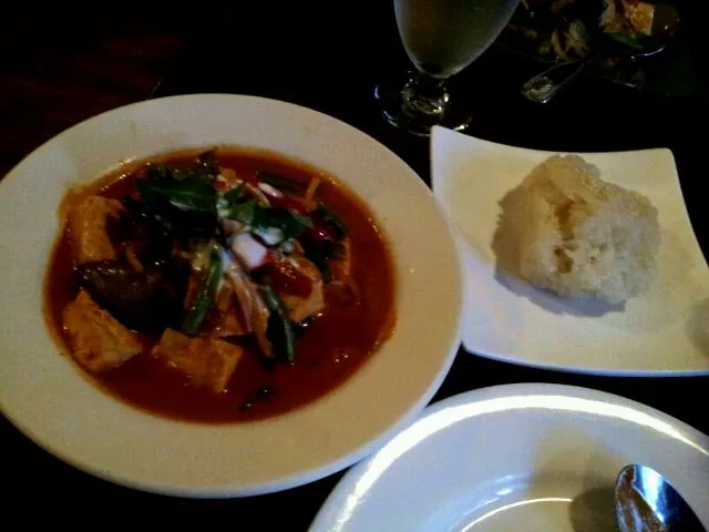 Snapdishの料理写真:Red Curry and Sticky Rice|Greg Viloriaさん