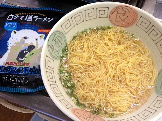 白クマ塩ラーメン、中身はフツーの中華めん。|Atsushi Yoshimotoさん