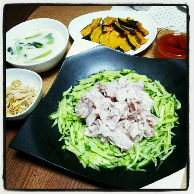 冷しゃぶwithスイートチリソース、もやし玉子、チンゲン菜の豆乳スープ、かぼちゃのグリル|りかさん