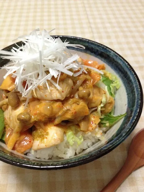 チキンとトマトのキムチクリーム丼|岡本美咲さん