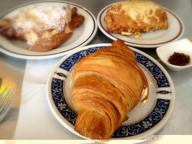 Snapdishの料理写真:croissant breakfast|willzさん