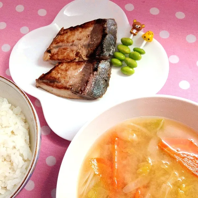 鰤のポン酢焼き、枝豆、野菜味噌汁|かおりんさん