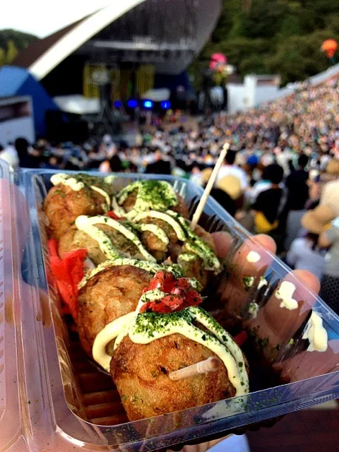 ライブで食べるたこ焼き|しんちさん