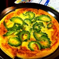 Snapdishの料理写真:goya pizza|Bugenさん