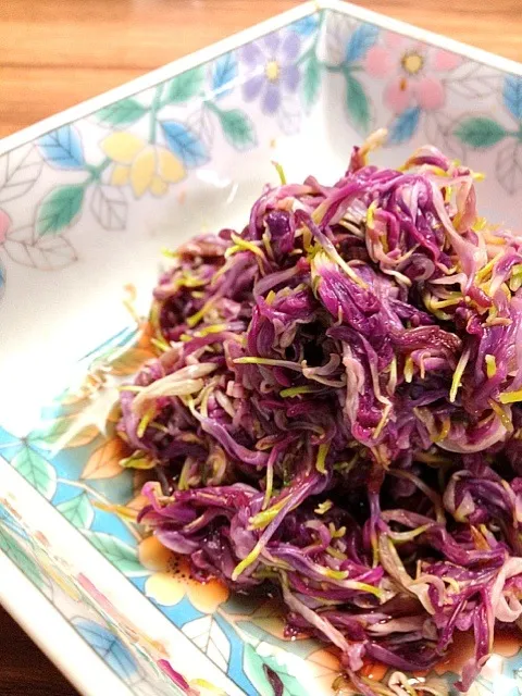 Snapdishの料理写真:かきのもと(食用菊)の酢醤油和え。これ食べないと夏の疲れ取れないわー(´Д` )|あいらんどさん