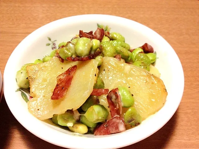 じゃがいもと枝豆のサラミとチーズあえ|めぐみさん