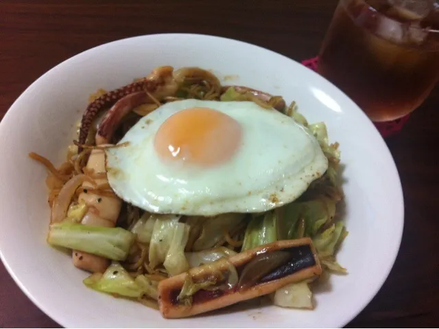 イカ焼きそば目玉焼きのせ|由美さん