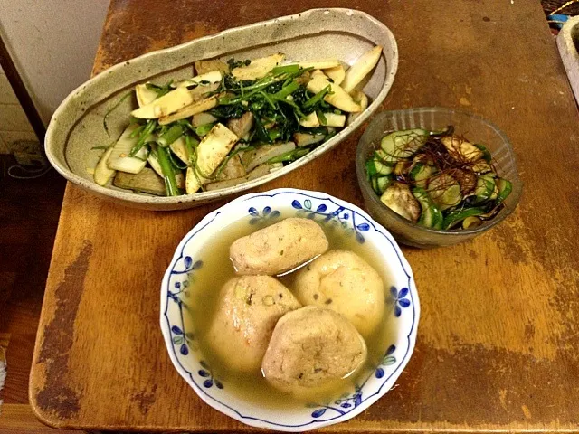 晩ご飯〜枝豆がんもの含め煮＝冷やし、空心菜と筍とじゃこ天の炒め物、ナスとキュウリの即席漬け。|田中桃子さん