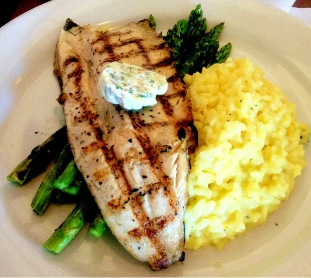 Snapdishの料理写真:Grilled #Trout with #Asparagus and #Saffron #Rice from Fresco Cafe North|sooprcoolchicaさん