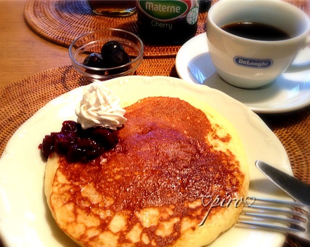 朝は甘党 珈琲党 簡単パンケーキ Simple pancake filled yogurt 😄