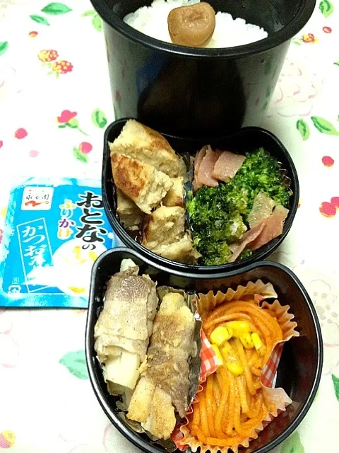 Snapdishの料理写真:高３男子の本日のお弁当。私の担当は、ブロッコリーとベーコンの塩麹炒め。 #obentou   #obento   #bentou    #bento  #gohan|Takashi H.さん