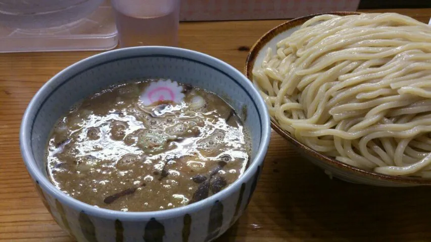 定番の濃厚つけ麺に味玉。スープが美味いね～|SATOSHI OOCHIさん