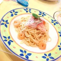 海老とスモークサーモンのクリームソースパスタ|里穂さん