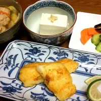 Snapdishの料理写真:カレイのムニエル、団子スープ、手作りお漬物|tomomiさん