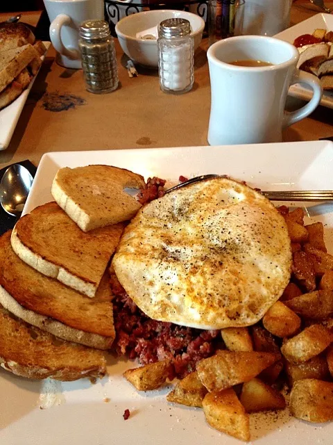 Hash and Eggs @ The Fairway, Eastham, MA|Luci Zoeさん