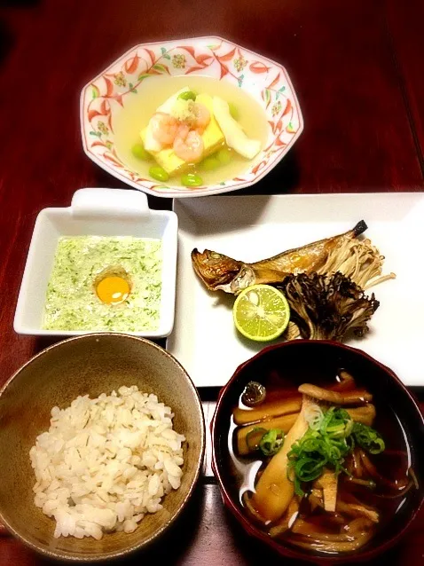 麦とろご飯・餡かけ出汁巻き玉子・ハタハタと網焼ききのこ・切り干しとエリンギのお味噌汁|かっぴーさん