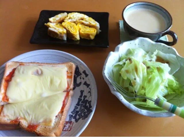 今朝は玉子焼きとロイヤル・ミルクティーで|shyohさん