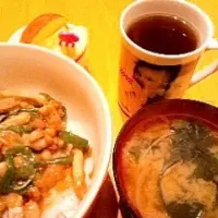 Snapdishの料理写真:チンジャオロース丼|ふうちゃんさん