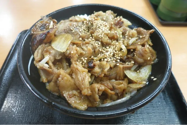 Snapdishの料理写真:牛焼肉丼を頂きました。|momongatomoさん