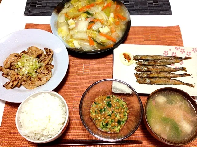 八宝菜、豚肉のネギ塩焼き、ししゃも、胡瓜梅納豆、豆腐とカニカマのスープ♡|yuiさん