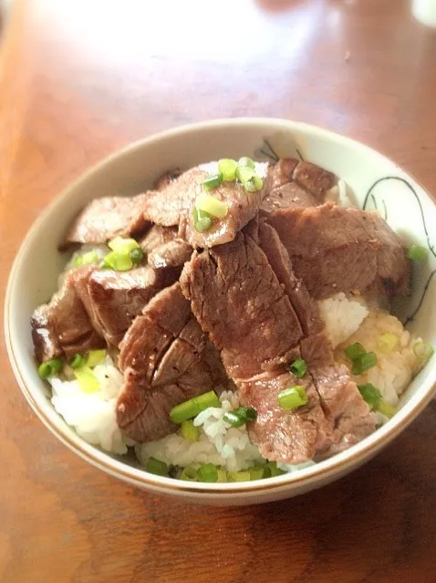 ステーキ丼|進さん