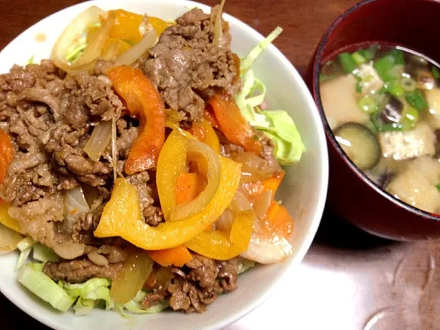 焼肉丼 茄子と揚げの味噌汁|掛谷節子さん