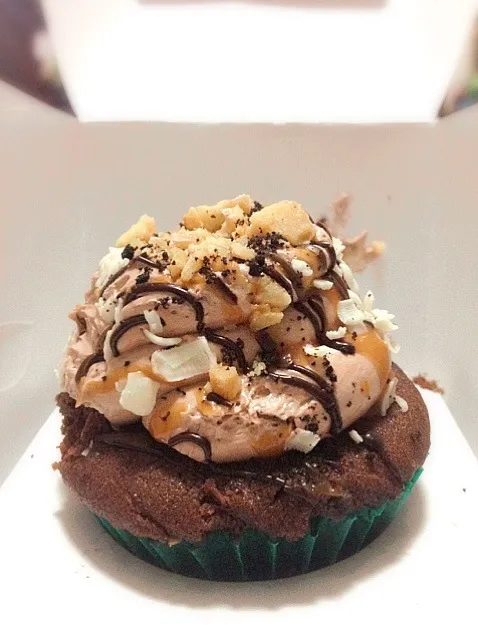 chocolate cupcake with nuttela topping|ranianisa saraswatiさん