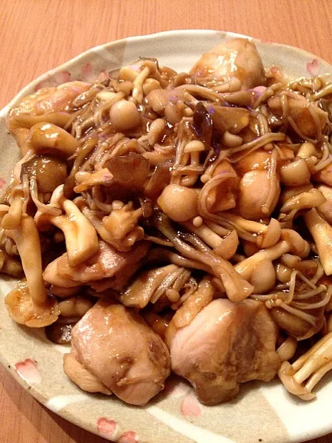 鶏肉とキノコの甘辛炒め❤|リィさん