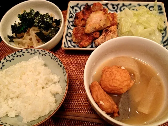 Snapdishの料理写真:塩麹唐揚げ、蒸しキャベツ梅味噌マヨかけ、おでん、もやしナムル。唐揚げ美味し〜☆|松浦有里さん