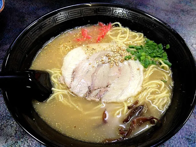 Snapdishの料理写真:塩豚骨ラーメン|たまこっこさん