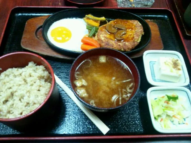 曙橋「わんぱく亭」店長手作り豆腐ハンバーグ定食|きたむら さやかさん