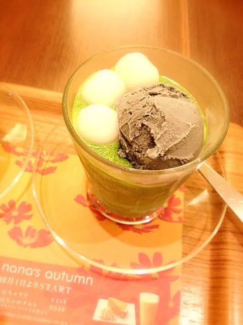 Snapdishの料理写真:iced green tea crust with moji and sesame ice cream|PhUnGさん