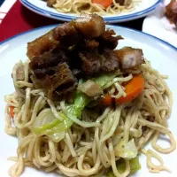 pansit canton + lechon kawali (ilang araw na din kaming naglilihi ni B)|Bugenさん