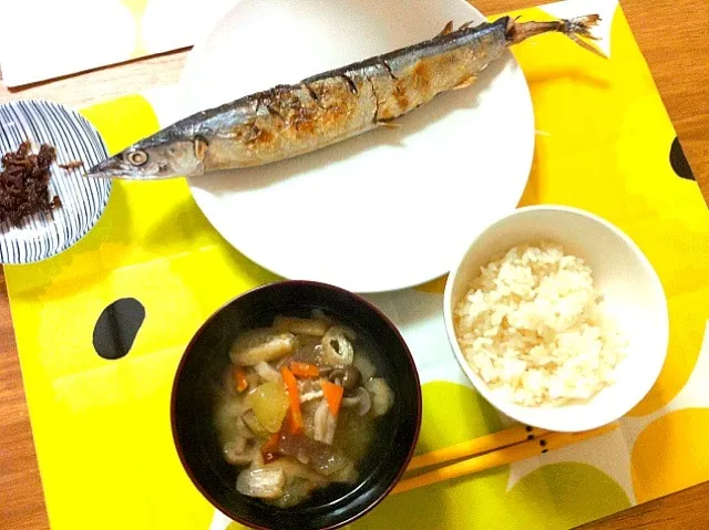 今年初さんま！とキノコとさつまいもの味噌汁|あだむさん