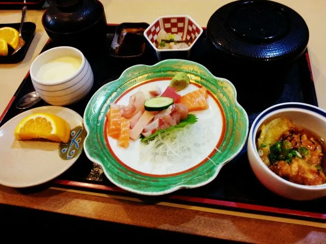 Snapdishの料理写真:Sashimi set|genさん