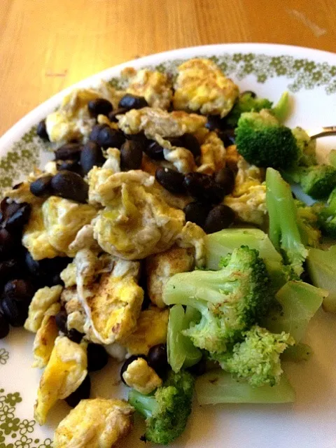 eggs with black beans and broccoli|Ruby Wishnietskyさん