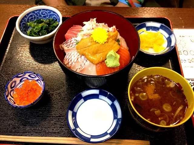 Snapdishの料理写真:築地 海鮮丼定食|愛さん