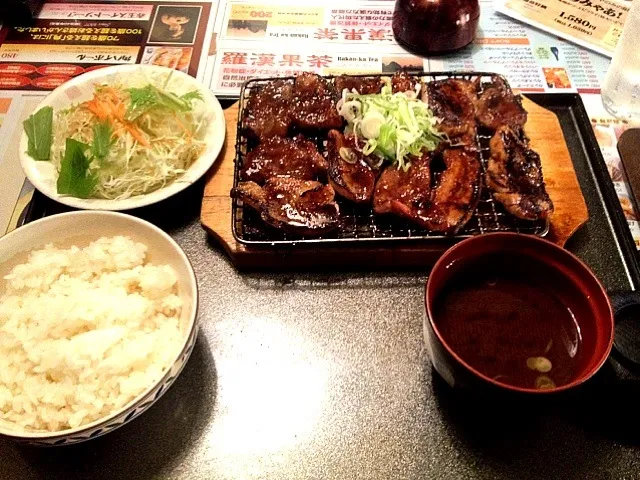 [皇帝豚]カルビ網焼きランチ|ぱんださん