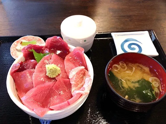 Snapdishの料理写真:大間のマグロづくし丼|Ag3さん