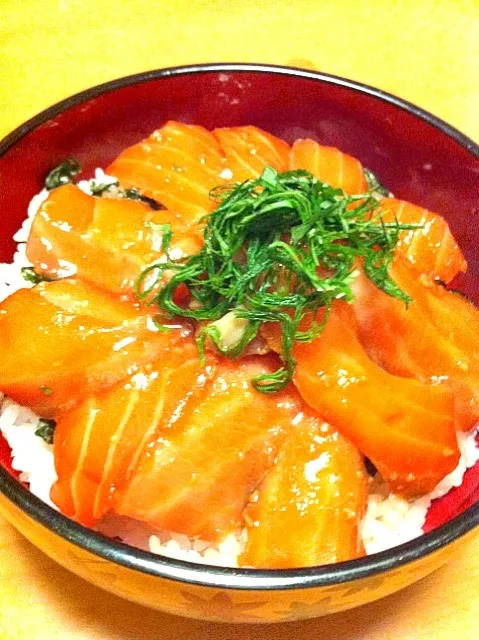 サーモンの醤油麹漬け丼|ミホさん