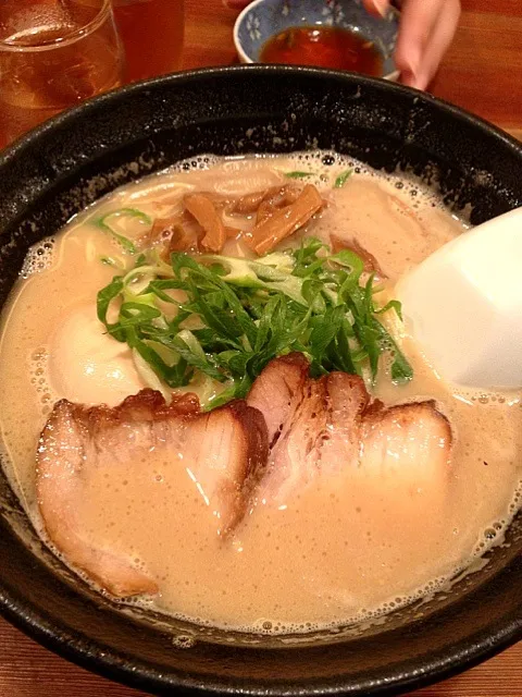 Snapdishの料理写真:とんこつラーメン|missymuchimaさん