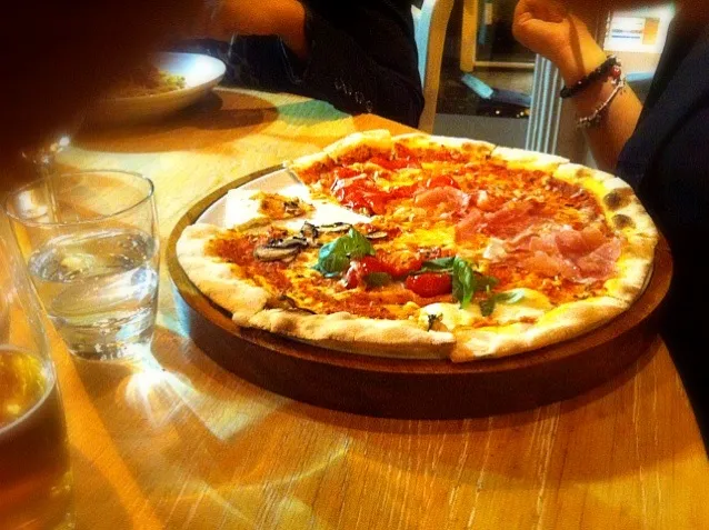 Bella's quattro stagioni / four seasons pizza|Bella & Mattさん