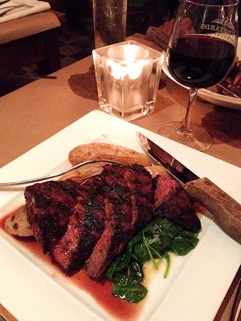 Grilled Spice Rubbed Skirt Steak with Salt-roasted Fingerlings and Sauteed Spinach|Luci Zoeさん