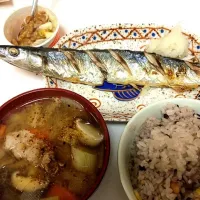 秋刀魚塩焼き、豚汁、納豆、十五穀米ごはん|chikaさん