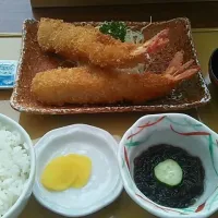 Snapdishの料理写真:まるは食堂のエビフライ|yoshihikoさん