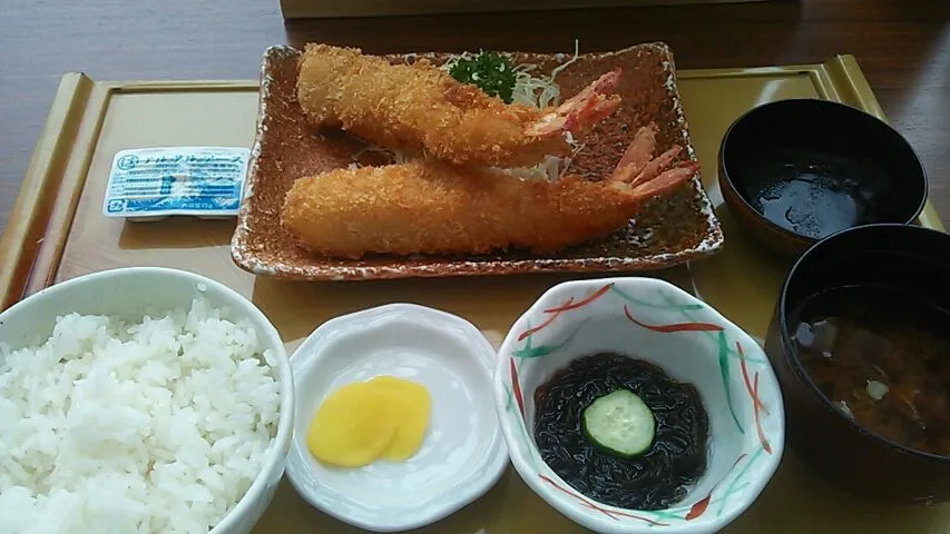 Snapdishの料理写真:まるは食堂のエビフライ|yoshihikoさん