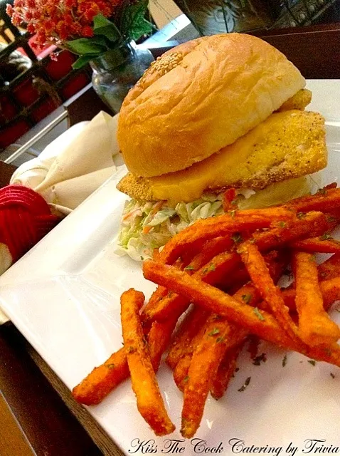 Fried Fish Burger with Sweet Potato Fries❤❤❤|Taste-New Americanさん