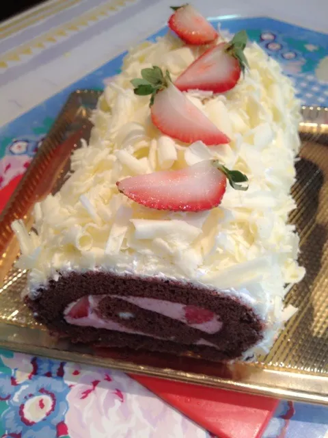 Snapdishの料理写真:Angel & Demon roll cake|Prae~*さん